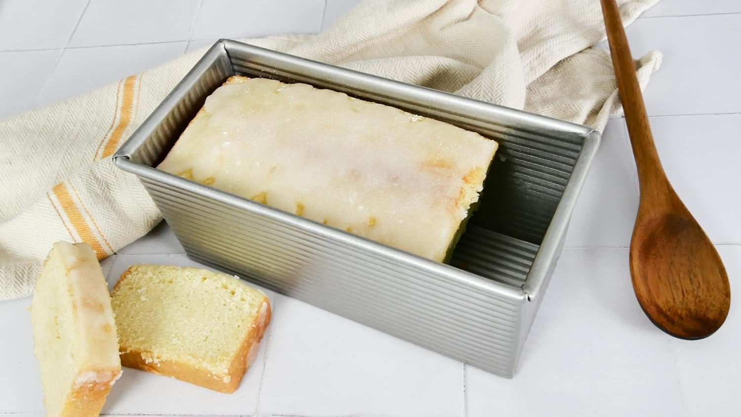 USA Pan Bakeware Pullman Loaf Pan With Cover, 9 x 4 inch, Nonstick & Q