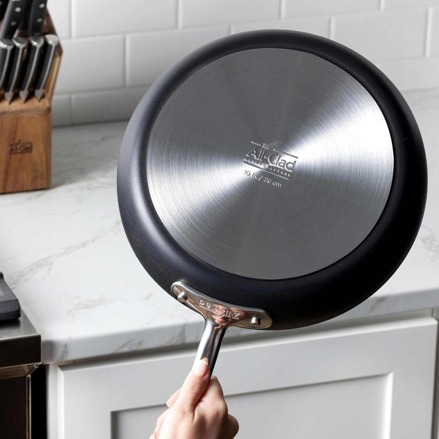 All-Clad HA1 Expert Hard Anodized Nonstick Fraying Pan 10" Skillet, Dishwasher-Safe, Oven-Safe Up to 500°F Compatible with All Stovetops (Gas, Electric & Induction) - Black