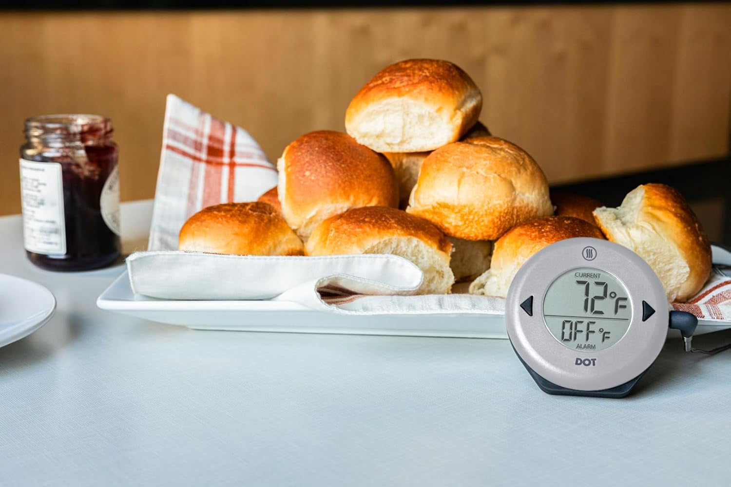 ThermoWorks DOT — Chefs’ Favorite Simple Alarm Thermometer - Cayenne P