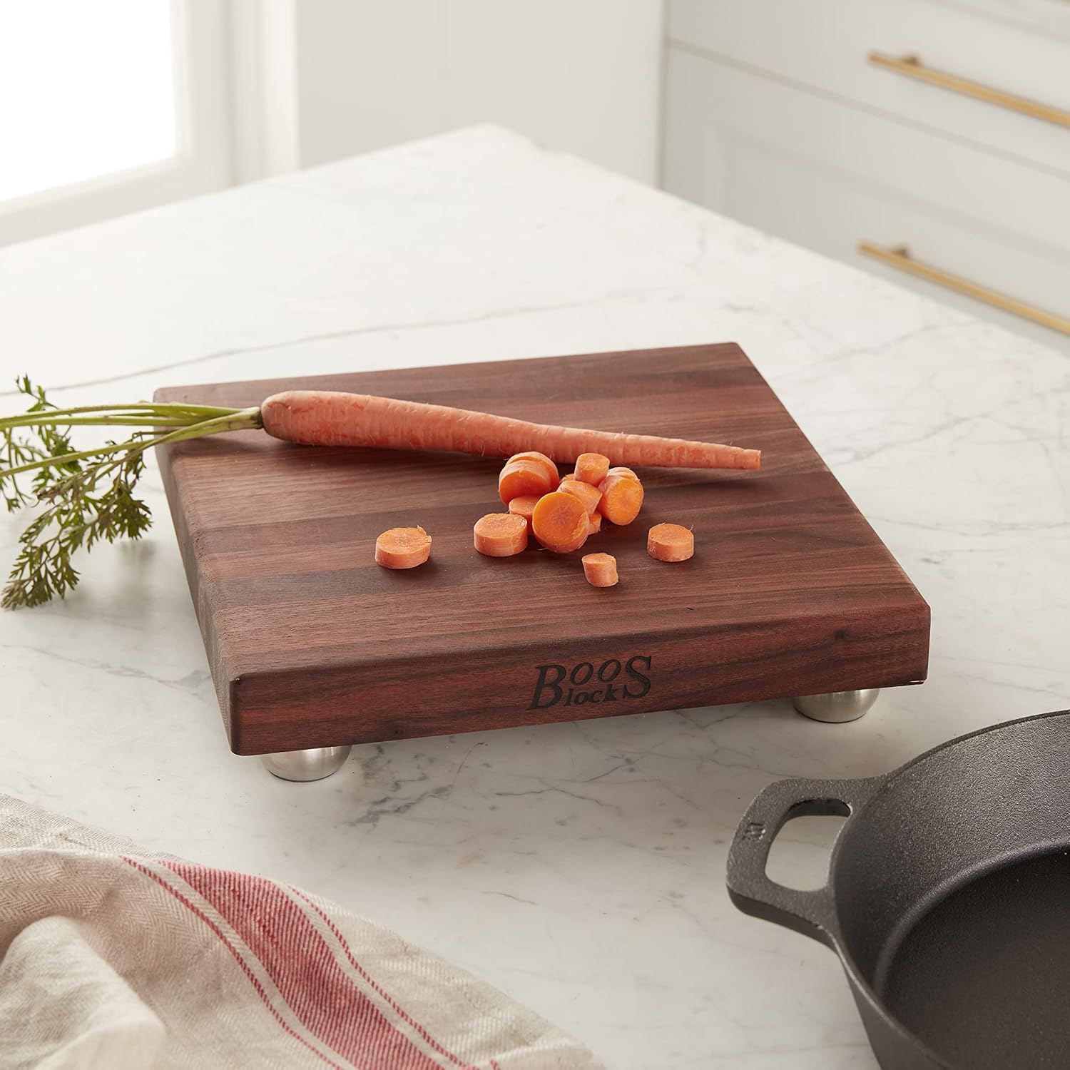 Walnut Edge Grain Cutting Board with Stainless Steel Feet