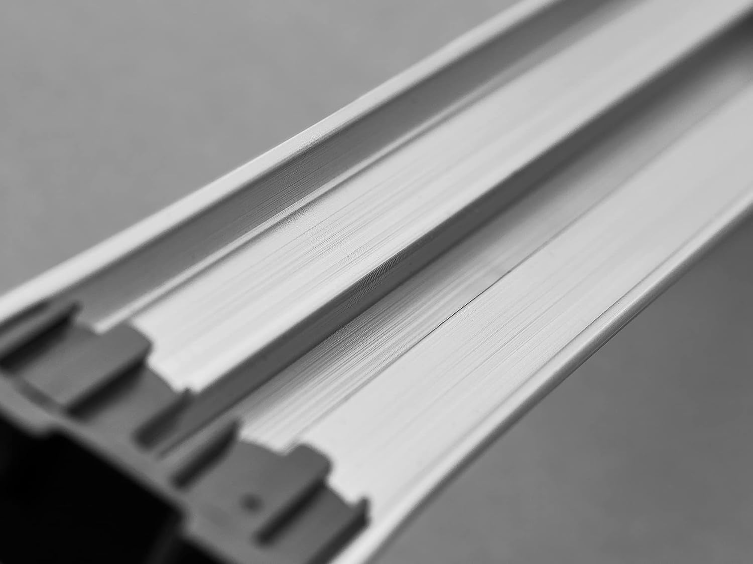 WÜSTHOF 12" Aluminum Magnabar