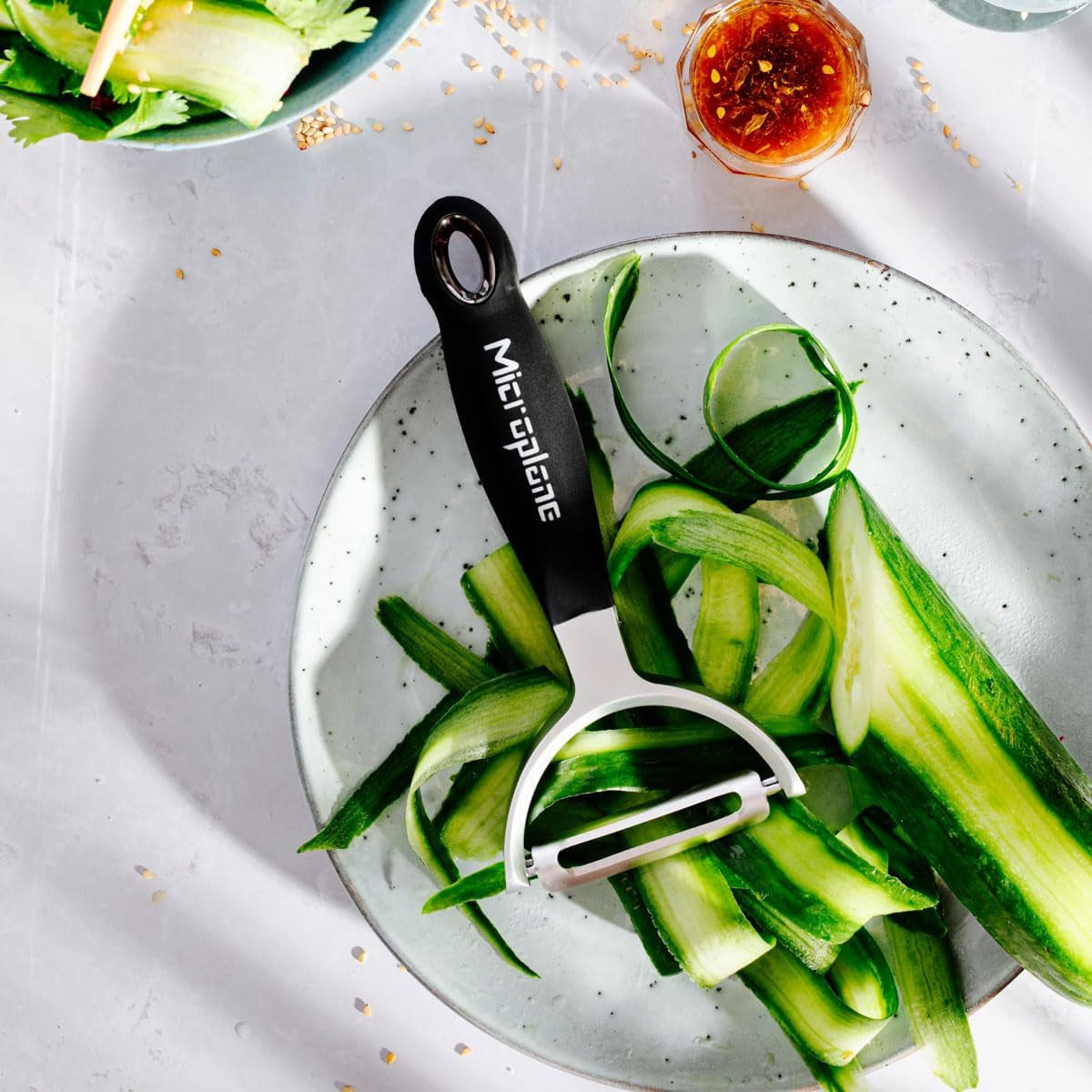 Microplane Professional Y-Peeler – Ultra-Sharp Stainless Steel Blade with Ergonomic Grip