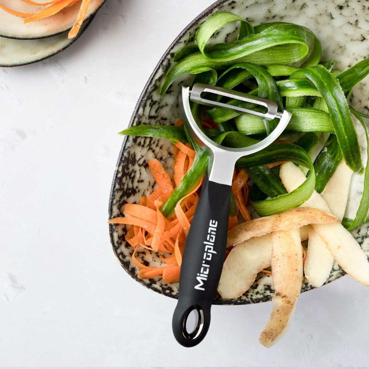 Microplane Professional Y-Peeler – Ultra-Sharp Stainless Steel Blade with Ergonomic Grip