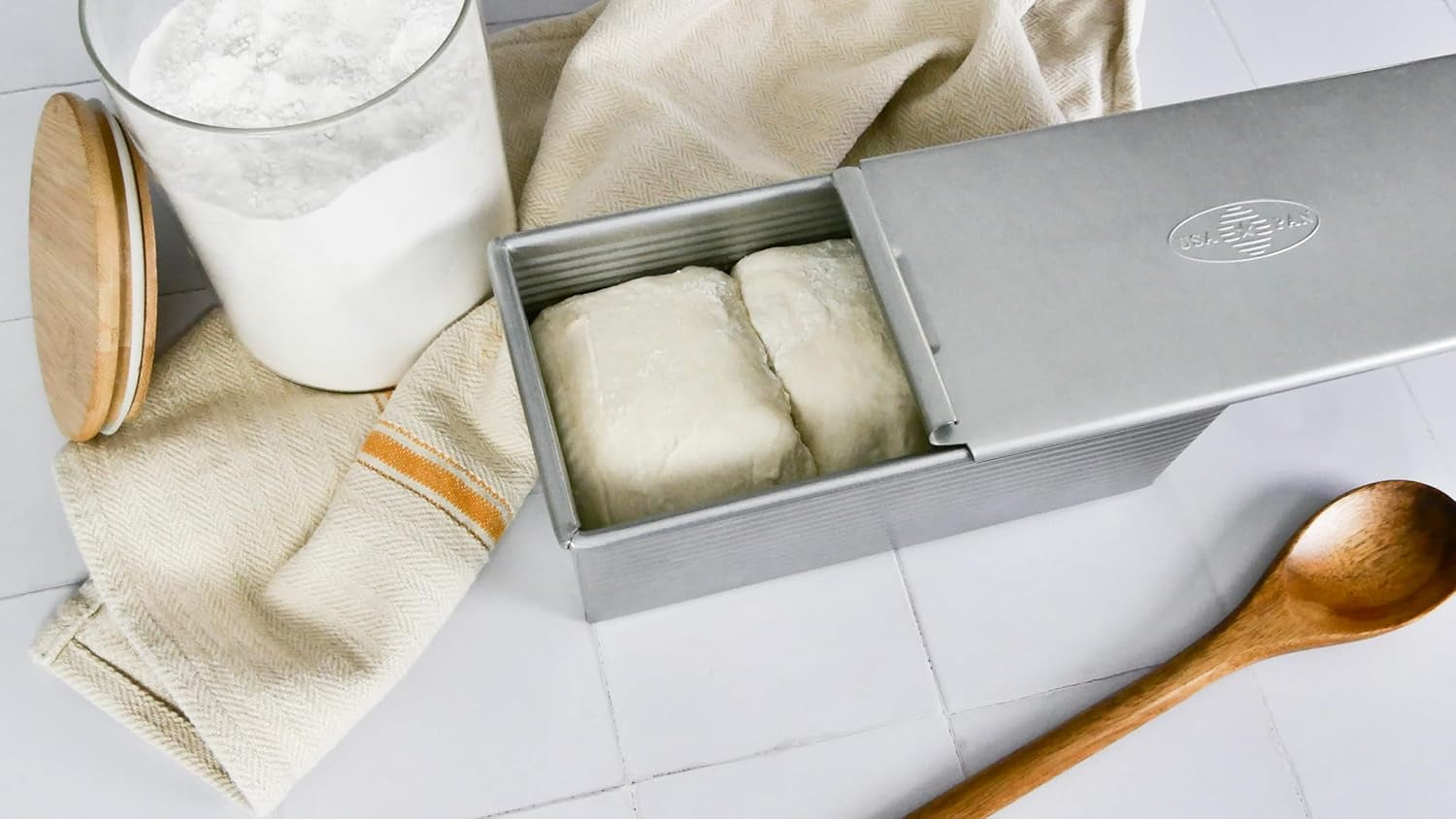 USA Pan Bakeware Pullman Loaf Pan With Cover, 9 x 4 inch, Nonstick & Q