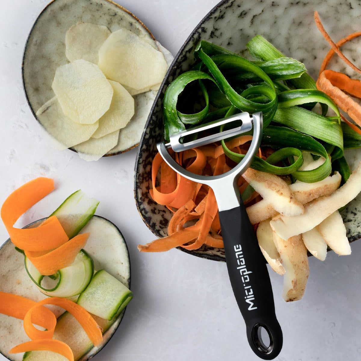 Microplane Professional Y-Peeler – Ultra-Sharp Stainless Steel Blade with Ergonomic Grip